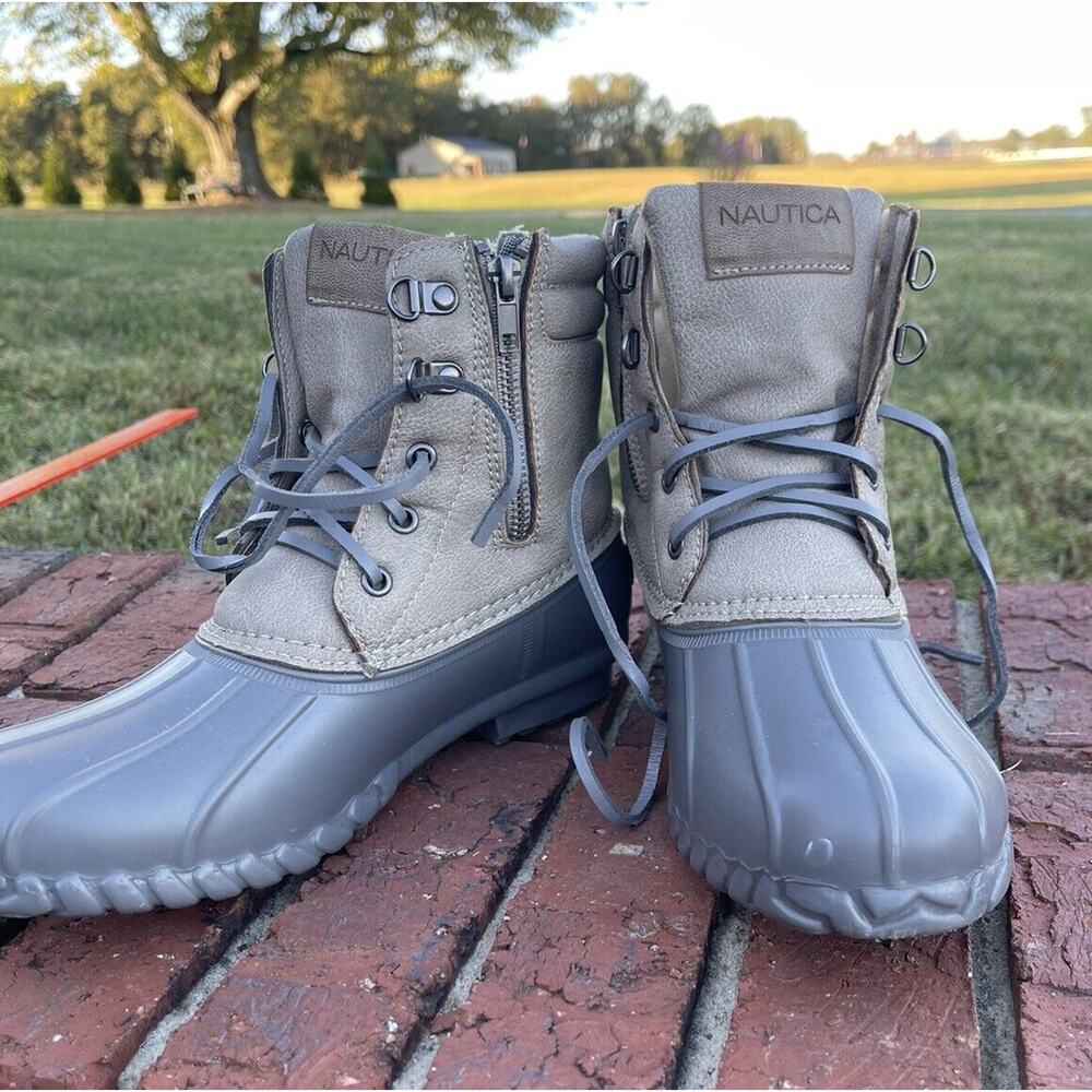 NAUTICA DUCK BOOTS WOMEN'S SIZE 8 SEA RIPPLE GRAY TAN RUBBER RAIN SNOW BOOTS